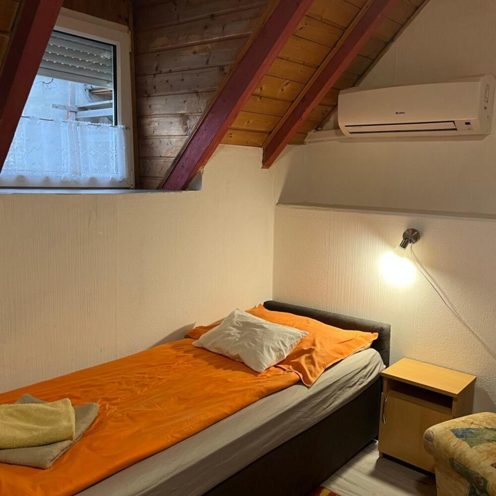 Lenzl'S Panzio Bed & Breakfast Szigetvar Bagian luar foto