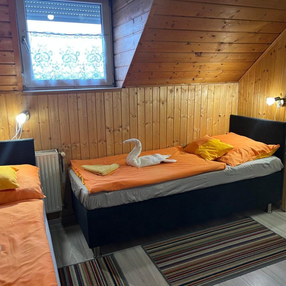 Lenzl'S Panzio Bed & Breakfast Szigetvar Bagian luar foto