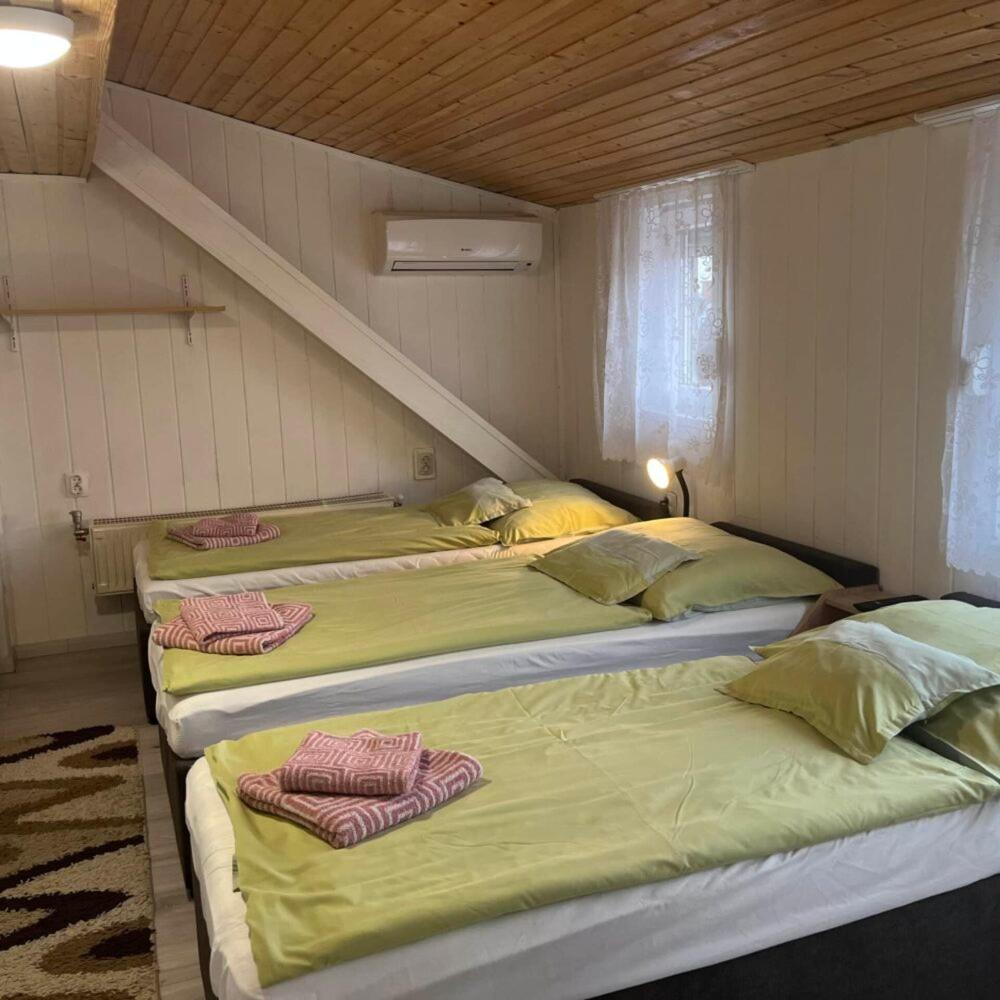 Lenzl'S Panzio Bed & Breakfast Szigetvar Bagian luar foto
