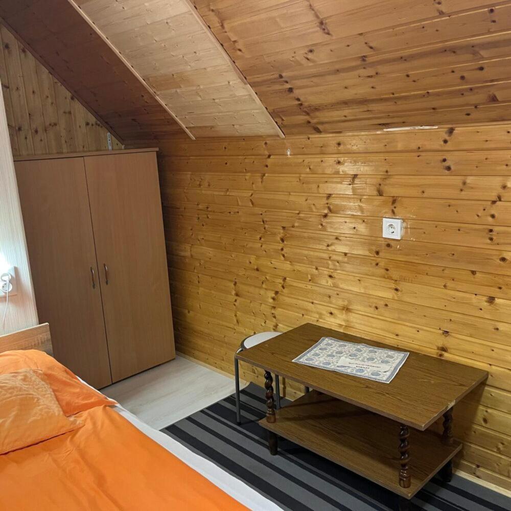Lenzl'S Panzio Bed & Breakfast Szigetvar Bagian luar foto