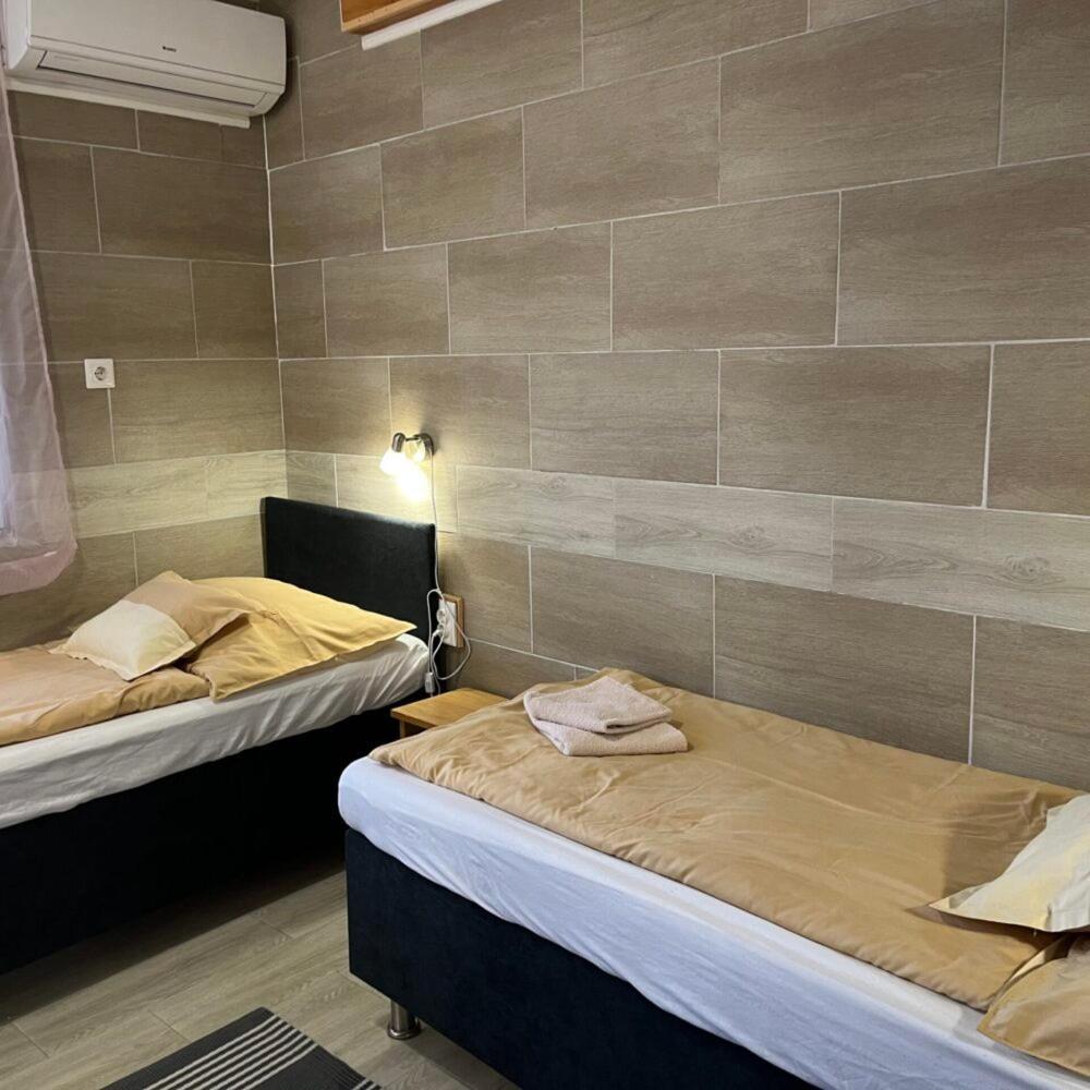 Lenzl'S Panzio Bed & Breakfast Szigetvar Bagian luar foto