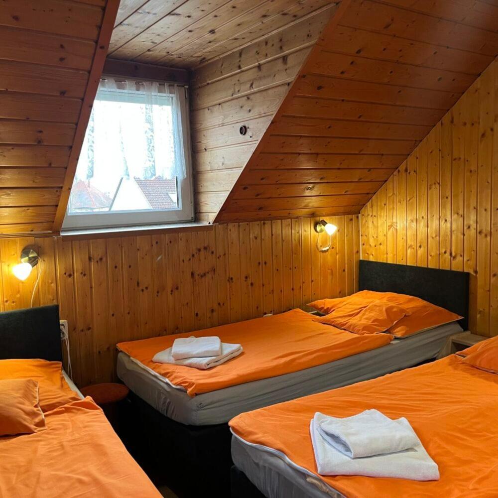 Lenzl'S Panzio Bed & Breakfast Szigetvar Bagian luar foto