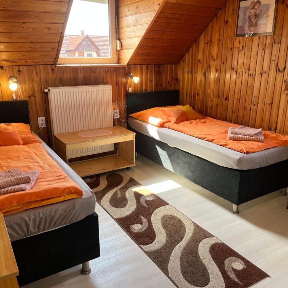 Lenzl'S Panzio Bed & Breakfast Szigetvar Bagian luar foto