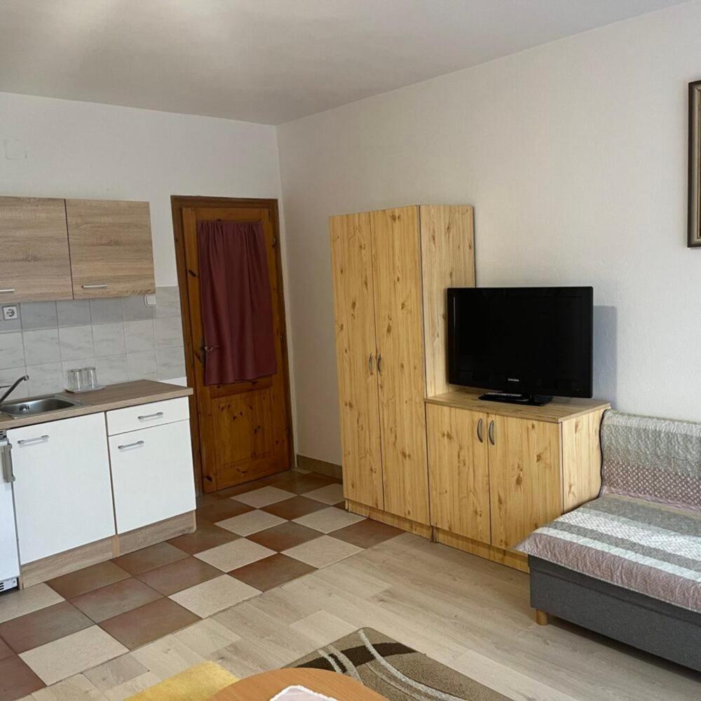 Lenzl'S Panzio Bed & Breakfast Szigetvar Bagian luar foto