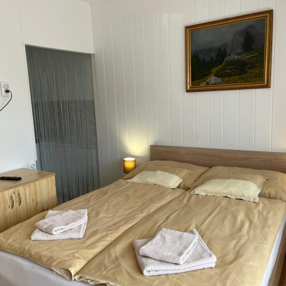 Lenzl'S Panzio Bed & Breakfast Szigetvar Bagian luar foto