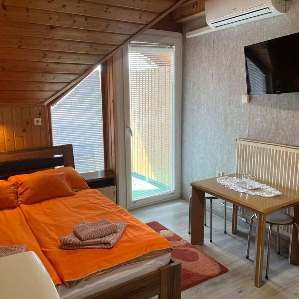 Lenzl'S Panzio Bed & Breakfast Szigetvar Bagian luar foto