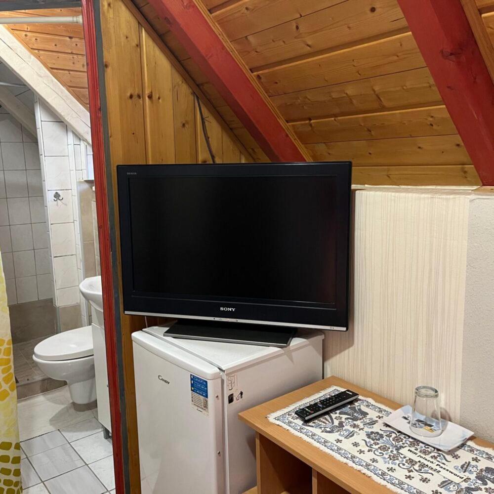 Lenzl'S Panzio Bed & Breakfast Szigetvar Bagian luar foto