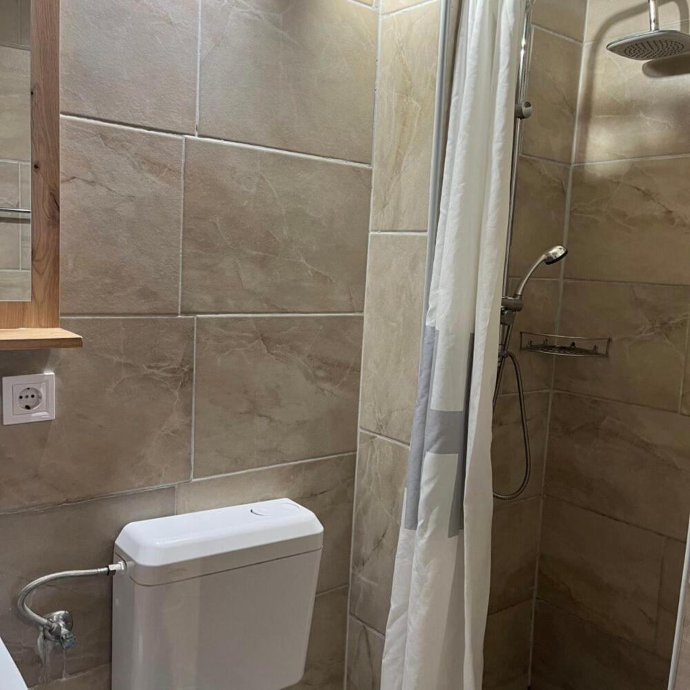 Lenzl'S Panzio Bed & Breakfast Szigetvar Bagian luar foto