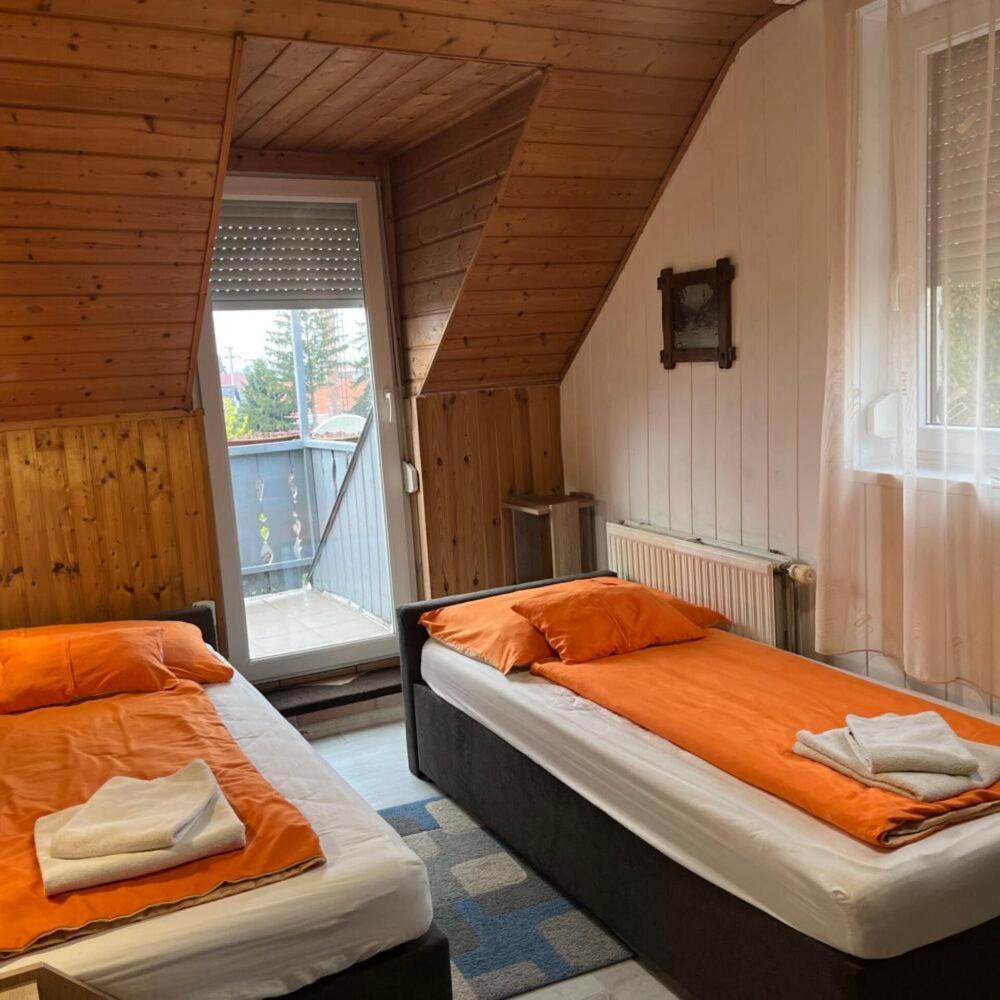 Lenzl'S Panzio Bed & Breakfast Szigetvar Bagian luar foto