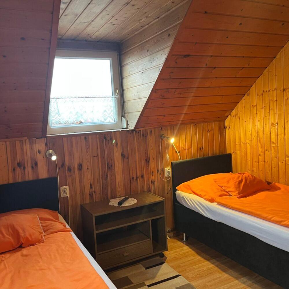 Lenzl'S Panzio Bed & Breakfast Szigetvar Bagian luar foto