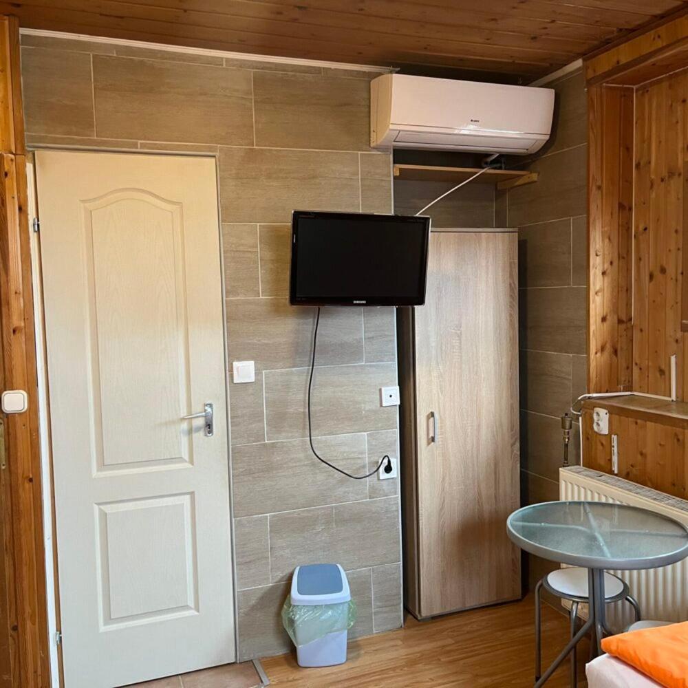 Lenzl'S Panzio Bed & Breakfast Szigetvar Bagian luar foto