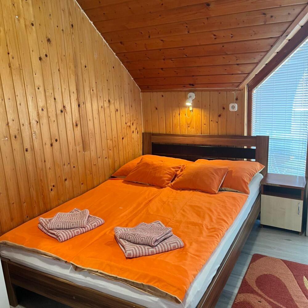 Lenzl'S Panzio Bed & Breakfast Szigetvar Bagian luar foto